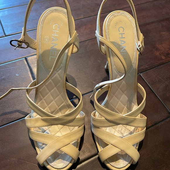 Aunthentic CHANEL Sandals - Picture 1 of 4